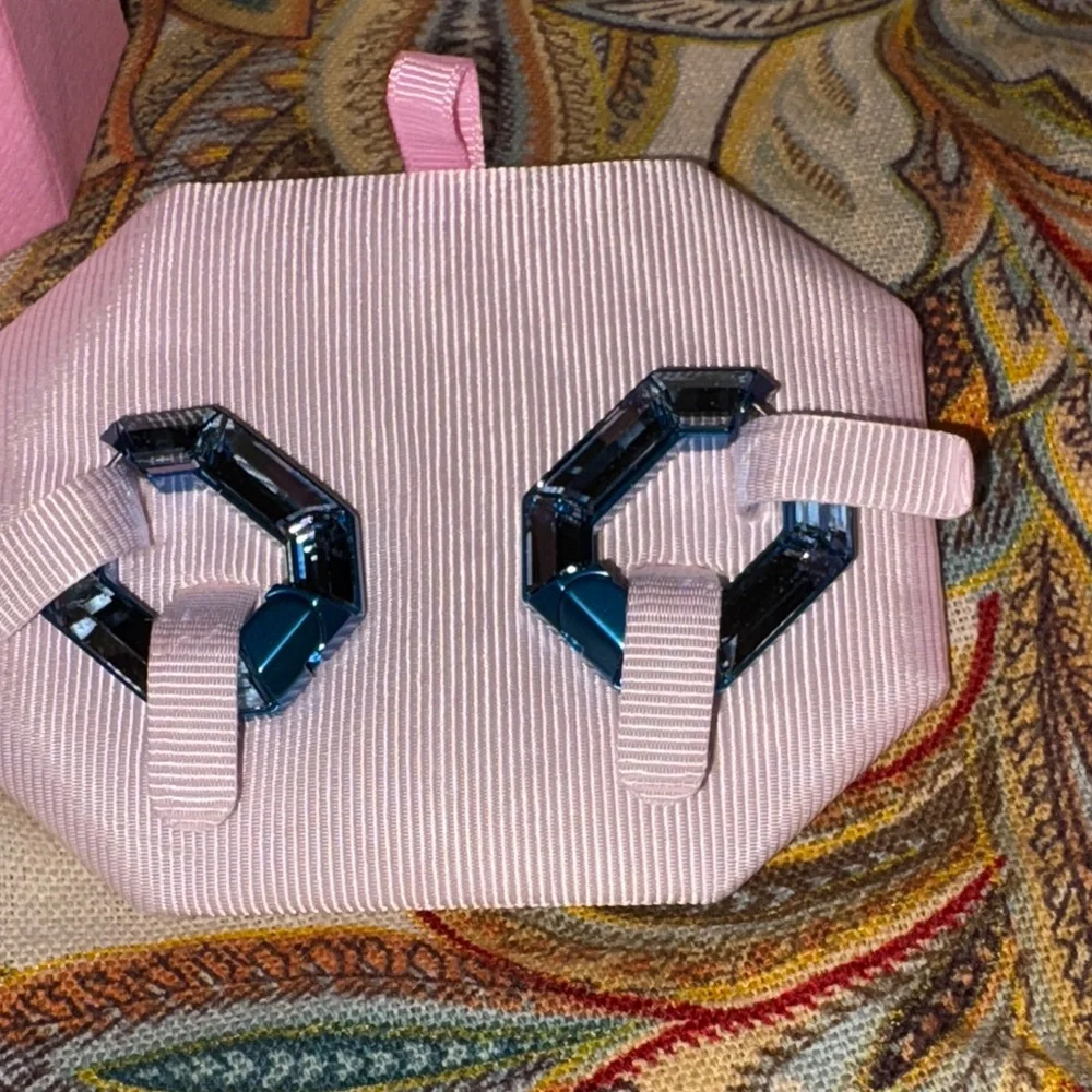 Swarovski Lucent hoop earrings Octagon shape, Small, Blue NIB - Picture 5 of 7